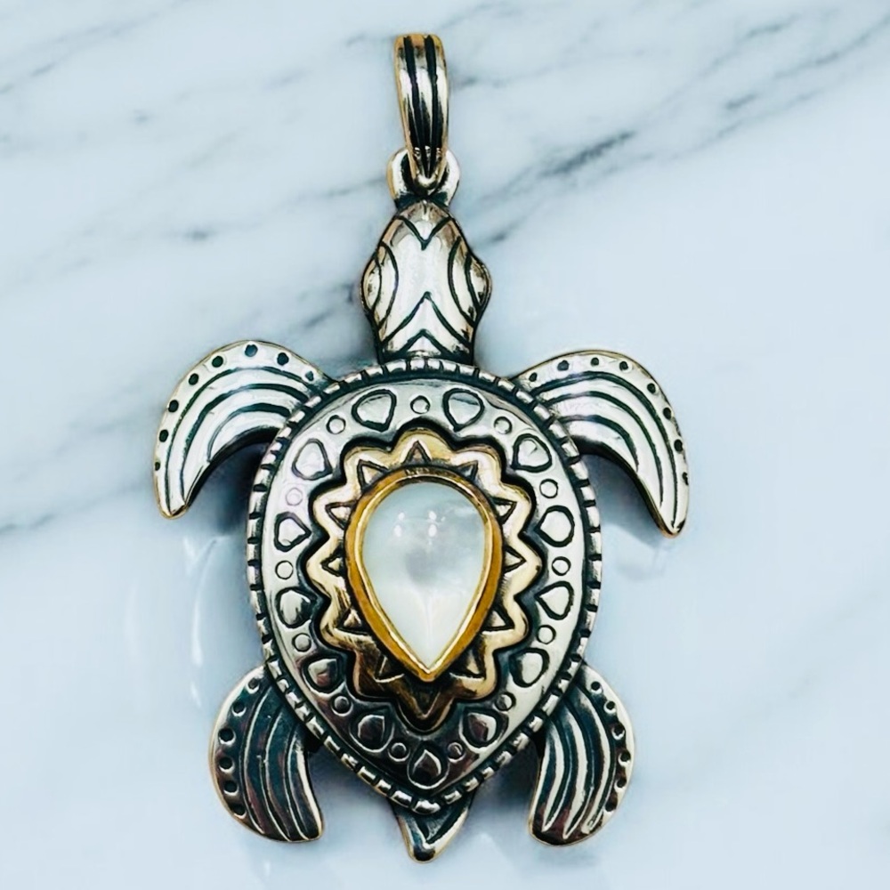 James Avery Sea Turtle Gemstone
Pendant